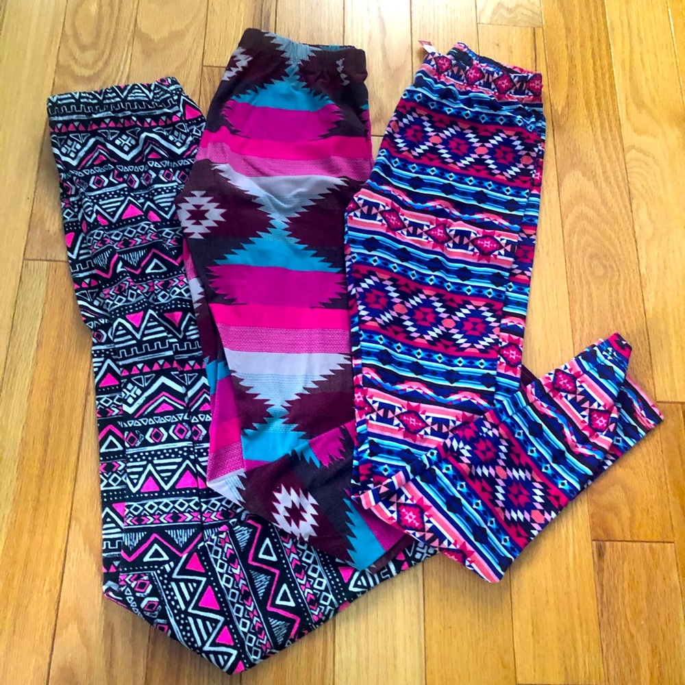 Lot of 3 BEYOND SOFT printed leggings ~ Small